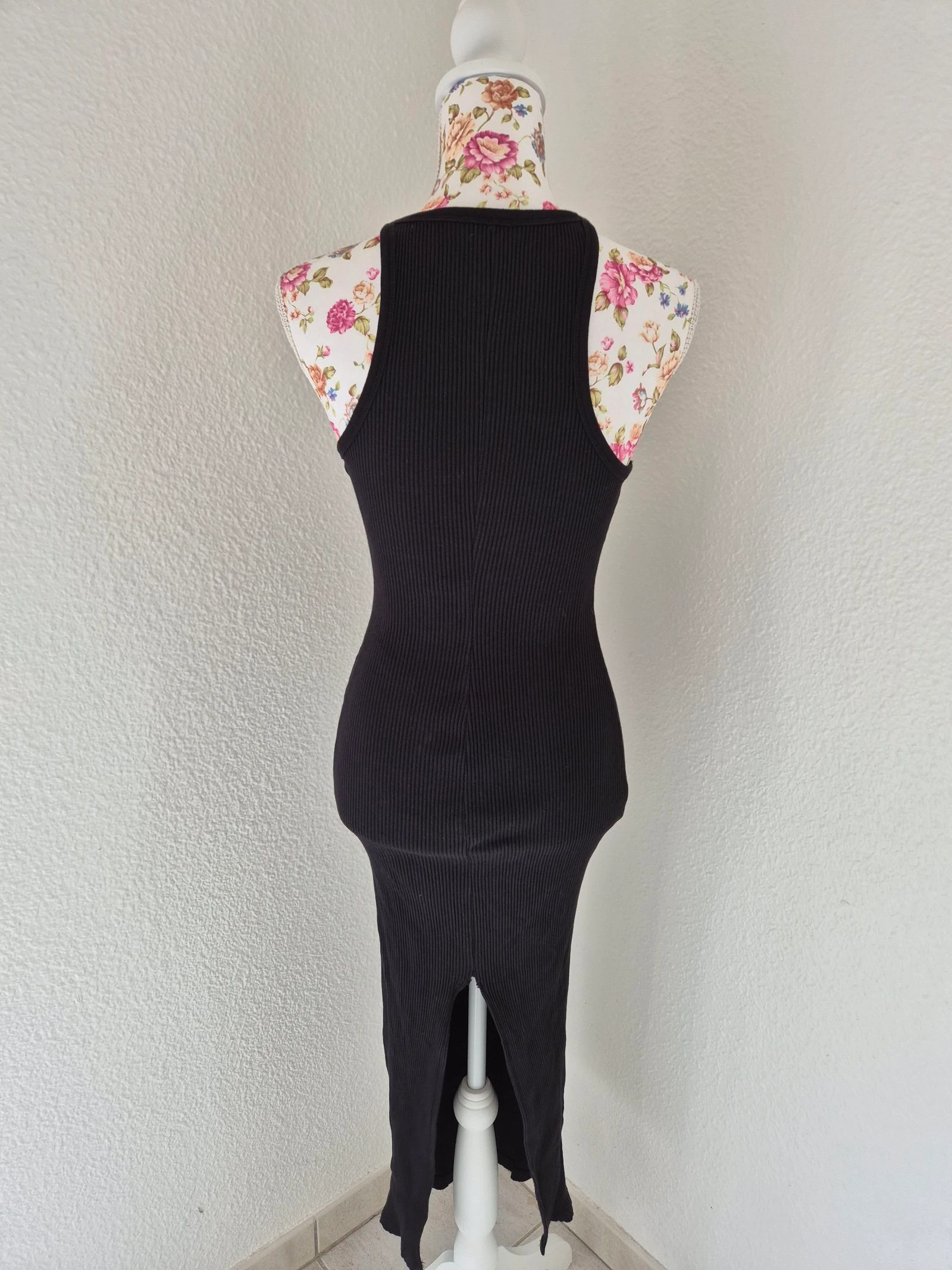 Vestido longo preto Bershka canelado – costas nuas – justo – fenda traseira – tamanho P – photo 3